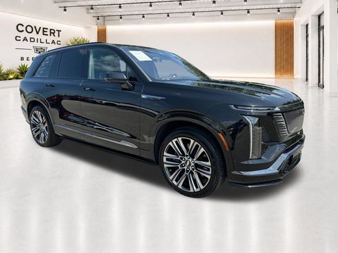Used 2026 Cadillac Vistiq Luxury w/ LPO, Floor Liner Package AWD/4WD image 1