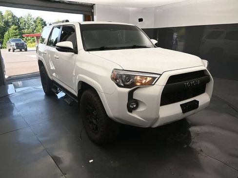 Used 2023 Toyota 4Runner SR5 Premium w/ Moonroof Package AWD/4WD image 7