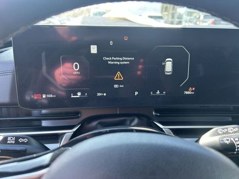 Used 2025 Kia Carnival SX Prestige image 21