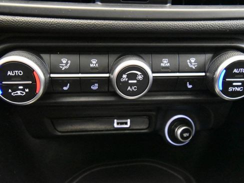 Used 2023 Alfa Romeo Giulia Veloce image 20