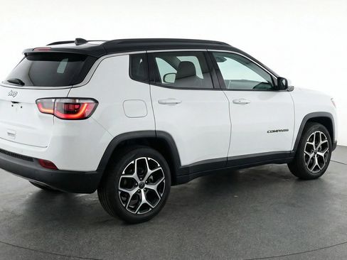 Used 2025 Jeep Compass Limited image 9