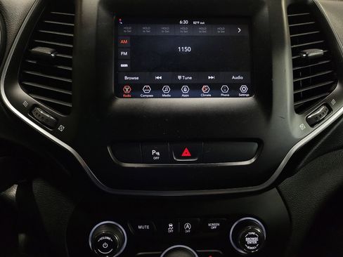 Used 2020 Jeep Cherokee Latitude AWD/4WD image 25