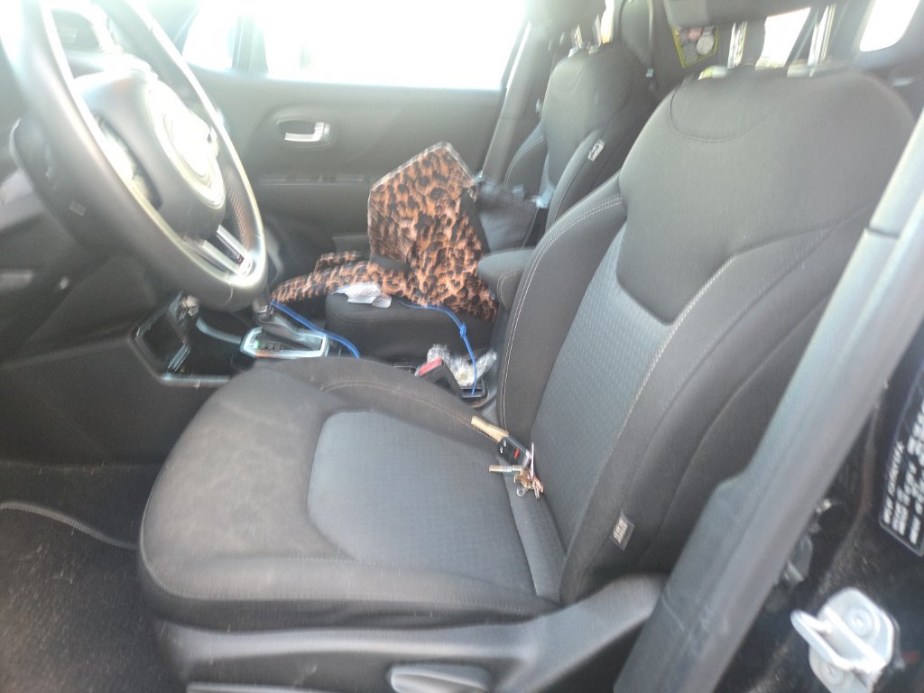 Used 2021 Jeep Renegade Latitude FWD image 32