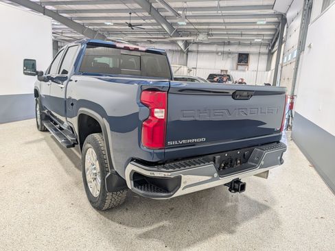 Used 2020 Chevrolet Silverado 2500 LTZ w/ LTZ Premium Package AWD/4WD image 5