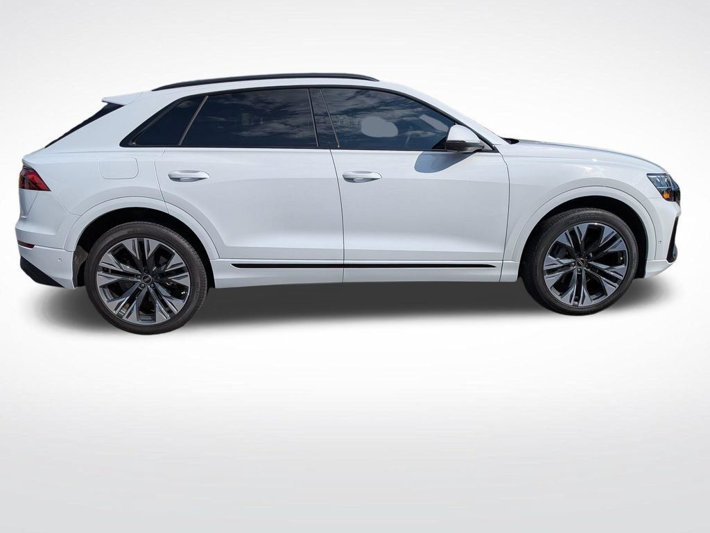 Used 2024 Audi Q8 Premium AWD/4WD image 2