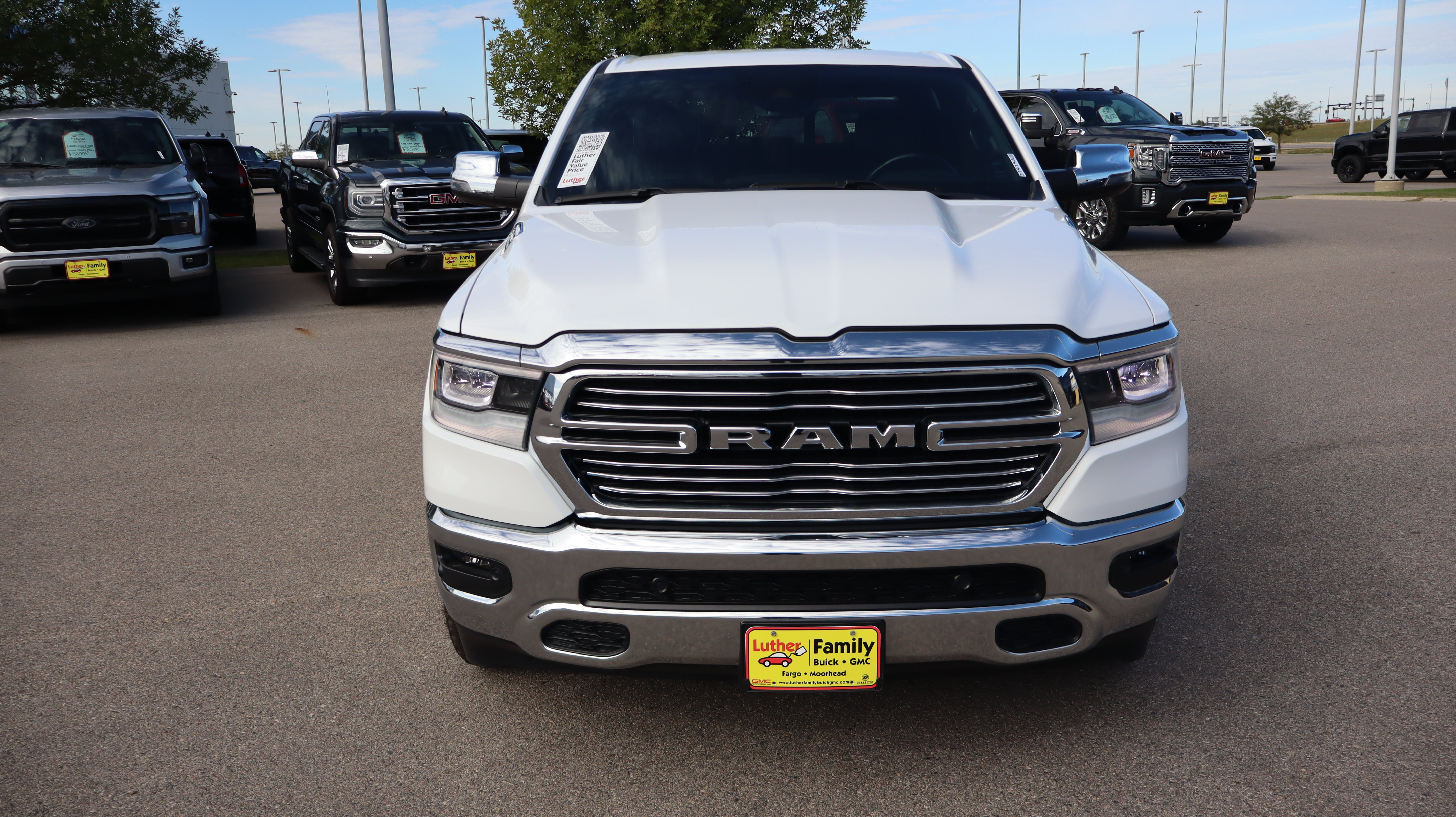 Used 2023 RAM 1500 Laramie AWD/4WD image 2