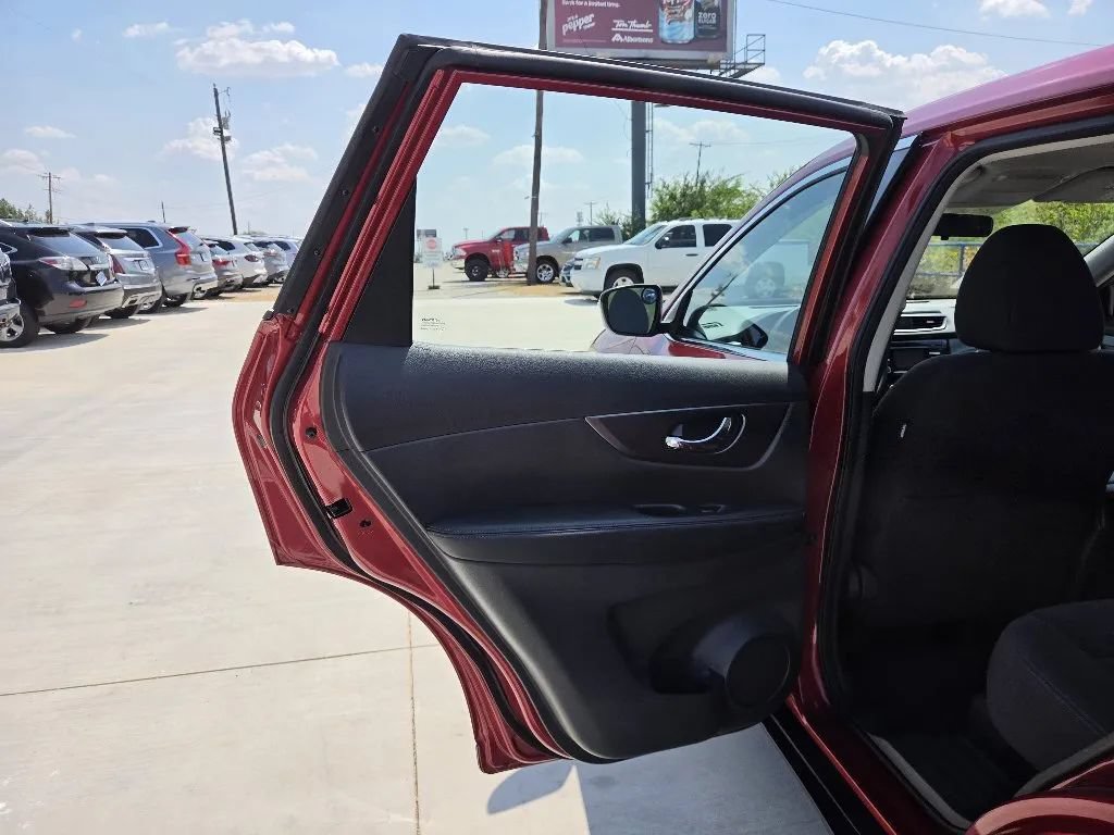 Used 2015 Nissan Rogue S FWD image 16