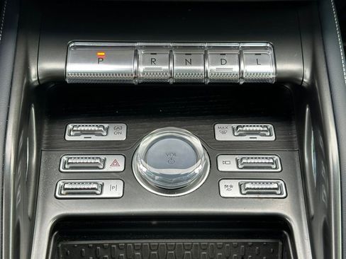 Used 2024 Lincoln Nautilus Reserve image 19