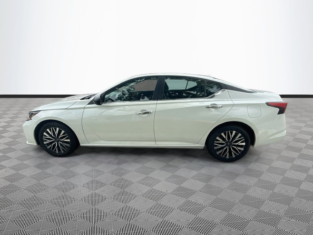 Used 2024 Nissan Altima 2.5 SV FWD image 9