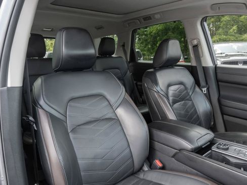 Used 2023 Nissan Pathfinder Platinum AWD/4WD image 35