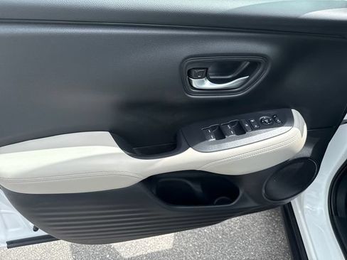 Certified 2025 Honda HR-V LX image 9