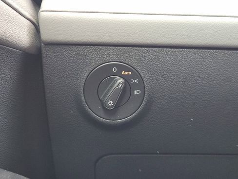 Used 2024 Volkswagen Taos SE image 20