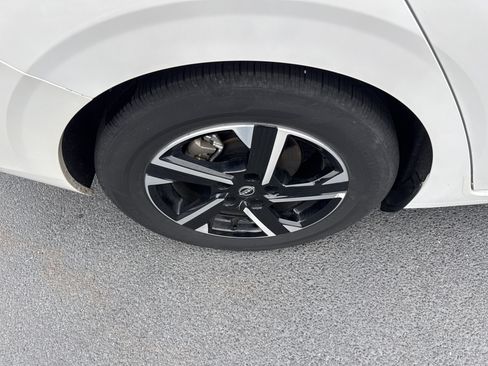 Used 2024 Nissan Sentra SV image 11