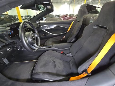 Used 2025 McLaren Artura Spider RWD image 4
