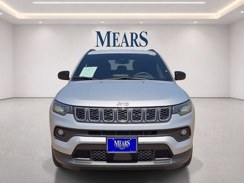Used 2025 Jeep Compass Latitude AWD/4WD image 8