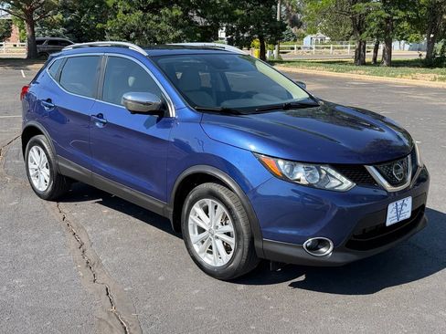 Used 2018 Nissan Rogue Sport SV w/ SV Technology Package AWD/4WD image 2