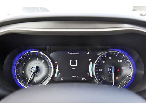 Used 2023 Chrysler Pacifica Touring-L image 8