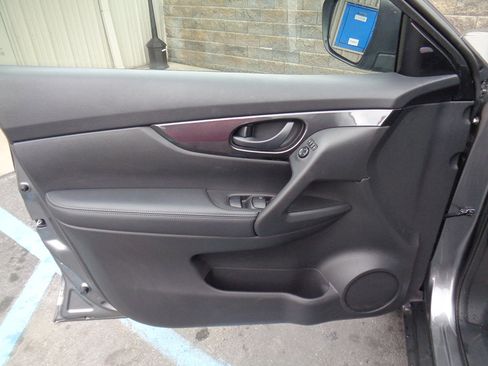 Used 2020 Nissan Rogue S AWD/4WD image 13