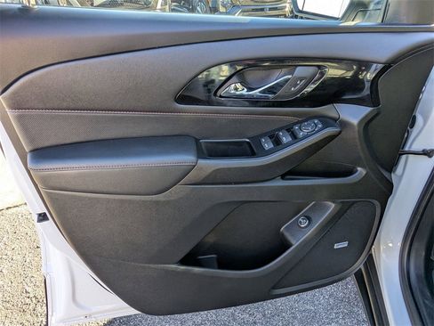 Certified 2023 Chevrolet Traverse RS image 16