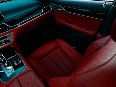 Used 2021 BMW 750i xDrive w/ Luxury Rear Seating Package image 24