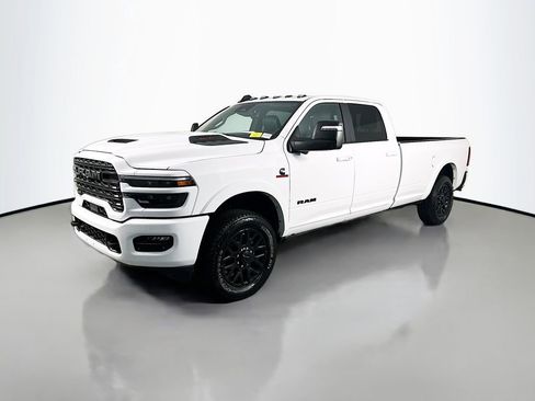 Used 2025 RAM 2500 Limited AWD/4WD image 3