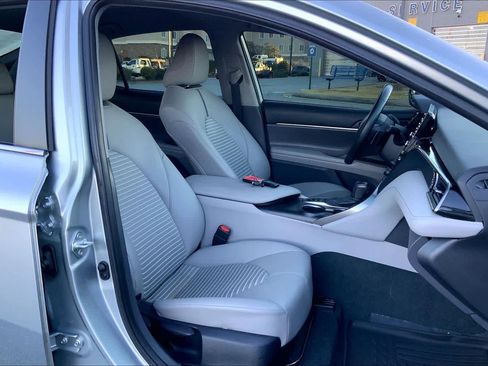 Used 2023 Toyota Camry SE image 9