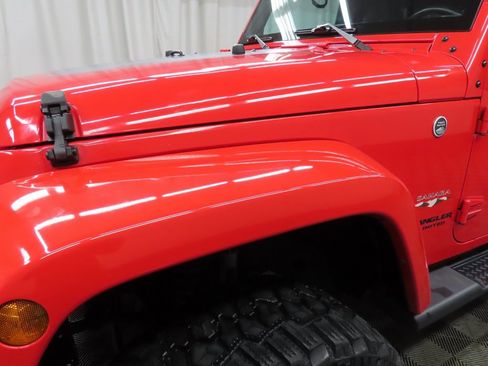 Used 2017 Jeep Wrangler Unlimited Sahara w/ Connectivity Group image 39