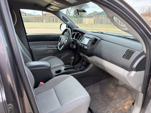 Used 2014 Toyota Tacoma PreRunner w/ Convenience Package image 13
