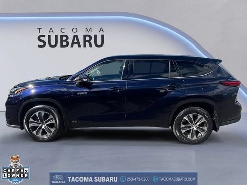 Used 2021 Toyota Highlander XLE AWD/4WD image 2