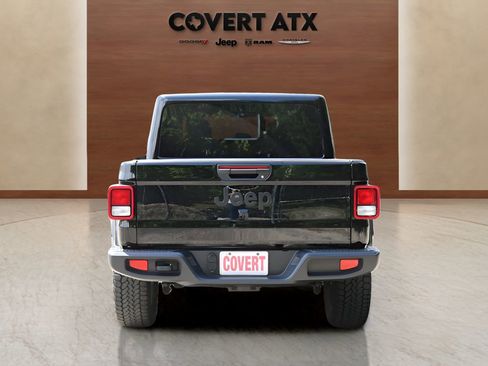 Used 2024 Jeep Gladiator Sport AWD/4WD image 4