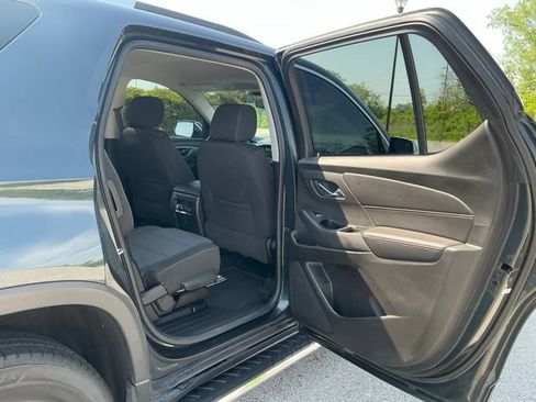 Used 2018 Chevrolet Traverse LT FWD image 21