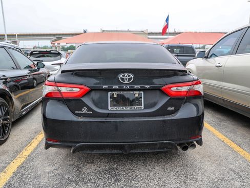 Used 2018 Toyota Camry SE FWD image 8