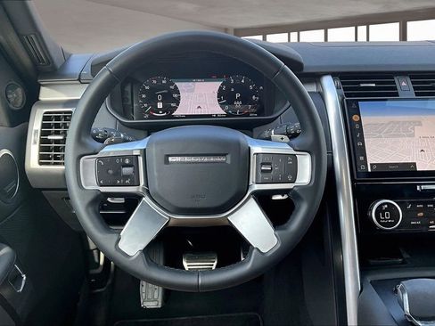 Certified 2025 Land Rover Discovery Dynamic SE image 5