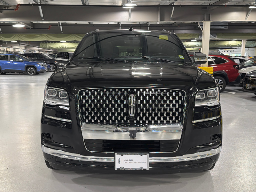 Used 2023 Lincoln Navigator L Black Label AWD/4WD image 2