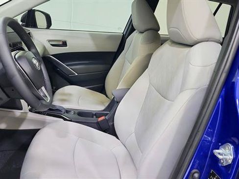 Used 2025 Toyota Corolla Cross LE FWD image 11