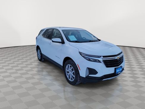 Used 2024 Chevrolet Equinox LT image 2