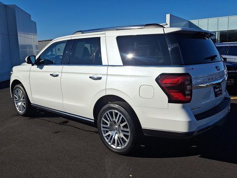 Used 2024 Ford Expedition Limited image 18