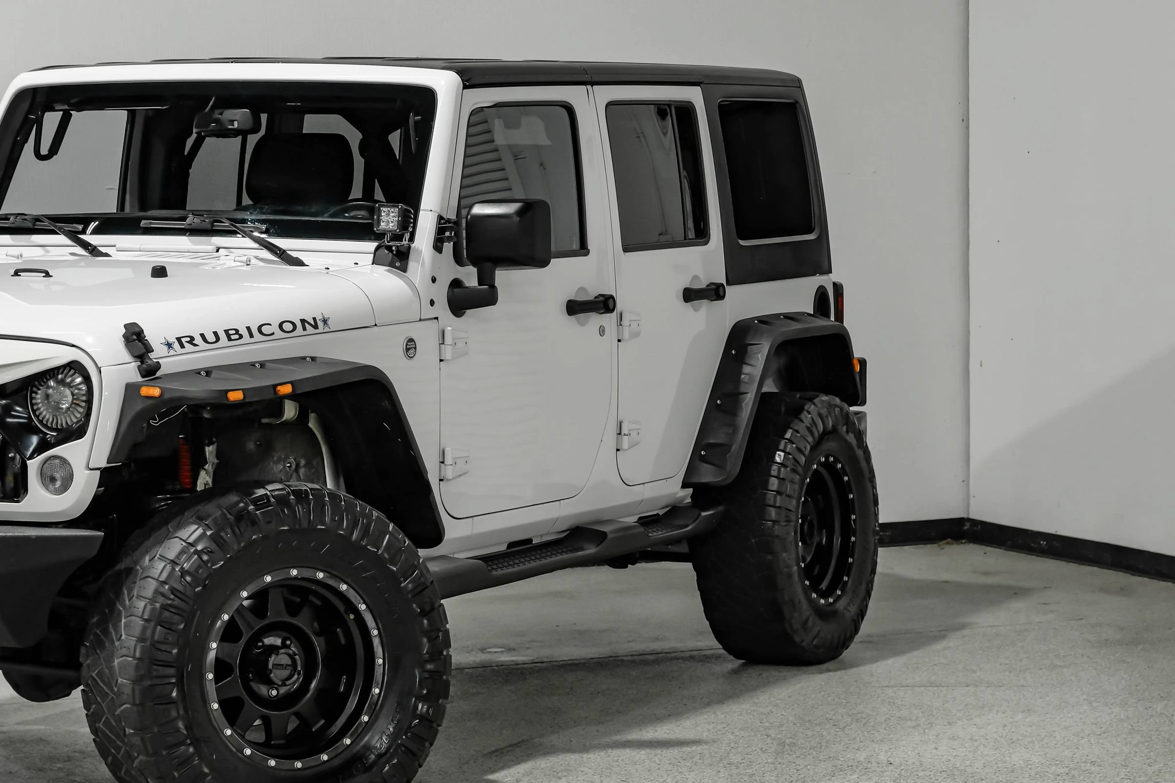 Used 2015 Jeep Wrangler Unlimited Rubicon w/ Connectivity Group AWD/4WD image 13