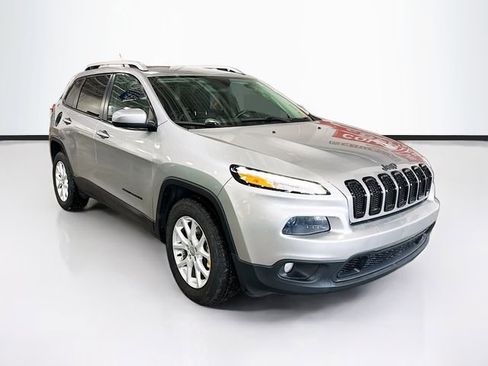 Used 2016 Jeep Cherokee Latitude image 3