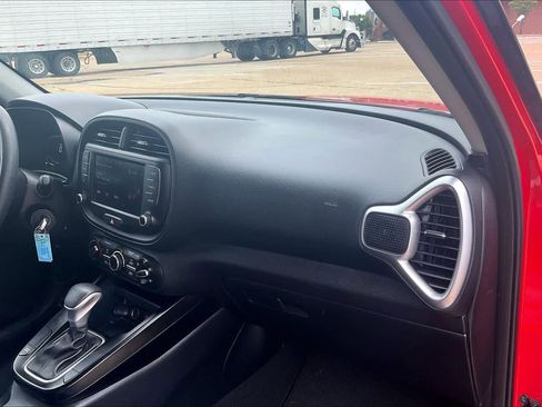 Used 2024 Kia Soul LX w/ Option Group 015 FWD image 21