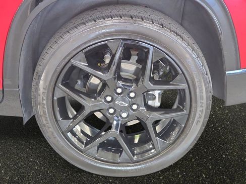 Used 2025 Chevrolet Traverse RS FWD image 30
