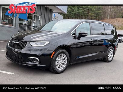 New 2026 Chrysler Pacifica Select