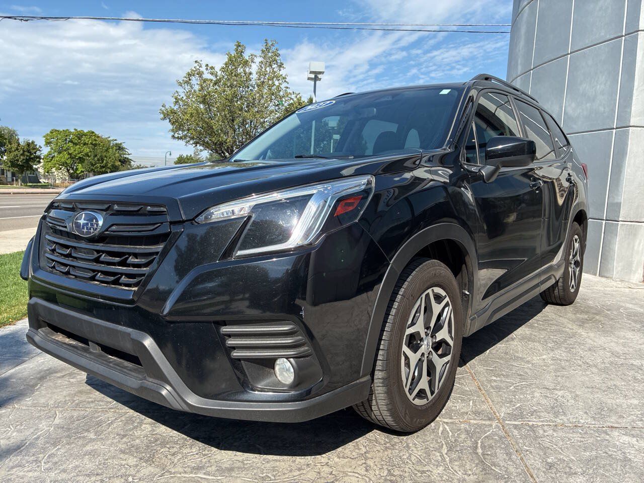 Used 2023 Subaru Forester Premium AWD/4WD image 3