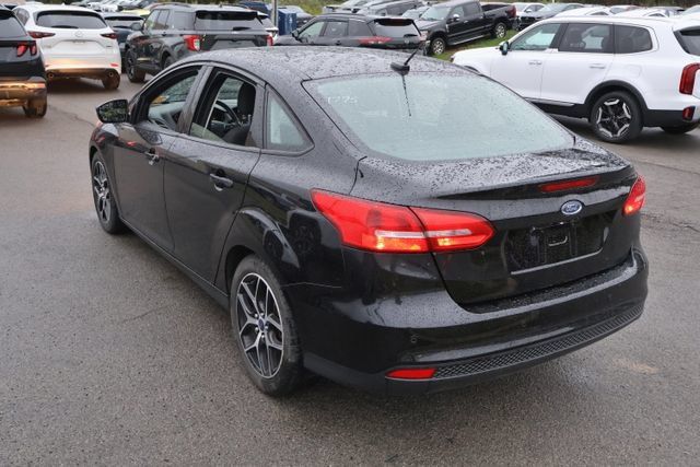 Used 2017 Ford Focus SEL w/ Cold Weather Package FWD image 4