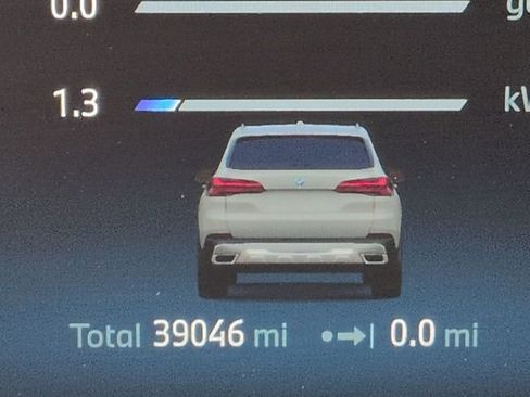 Used 2025 BMW X5 xDrive50e image 33