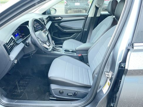 Used 2025 Volkswagen Jetta SE image 27