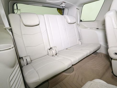 Used 2017 Cadillac Escalade Luxury image 28