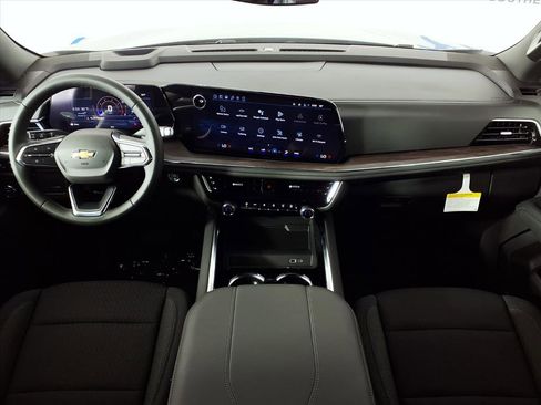 New 2026 Chevrolet Suburban LS image 3