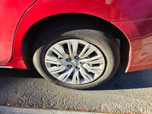 Used 2013 Toyota Camry LE image 8