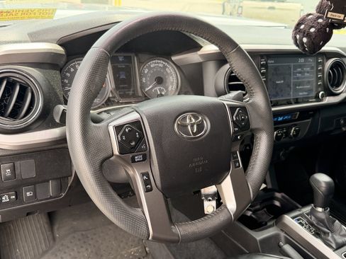 Used 2022 Toyota Tacoma SR5 w/ Technology Package RWD image 40